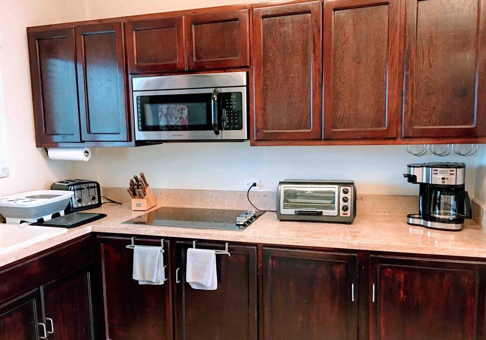 Fully equipped kitchen with new appliances