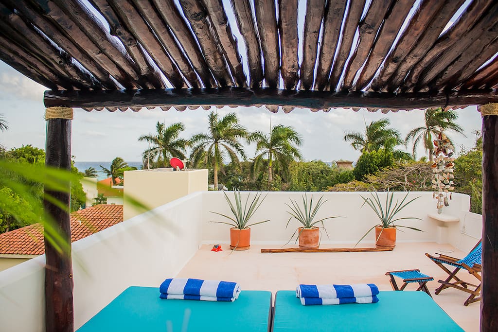Private roof top with beautiful SEA VIEW!