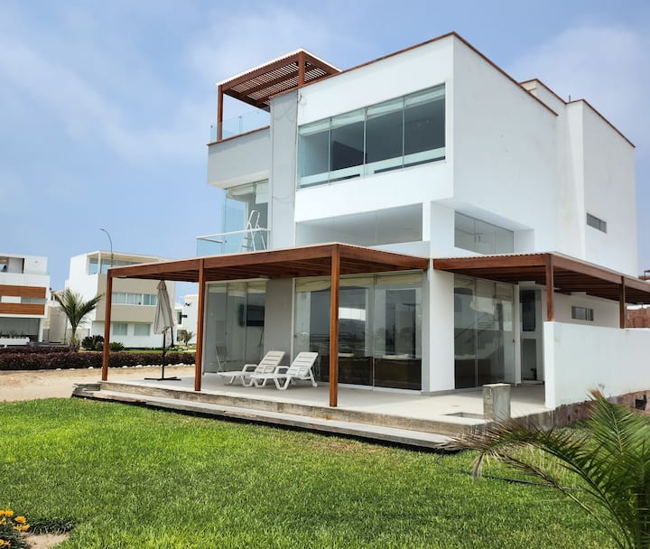 Behagliches Strandhaus Häuser zur Miete in Asia, Gobierno Regional de