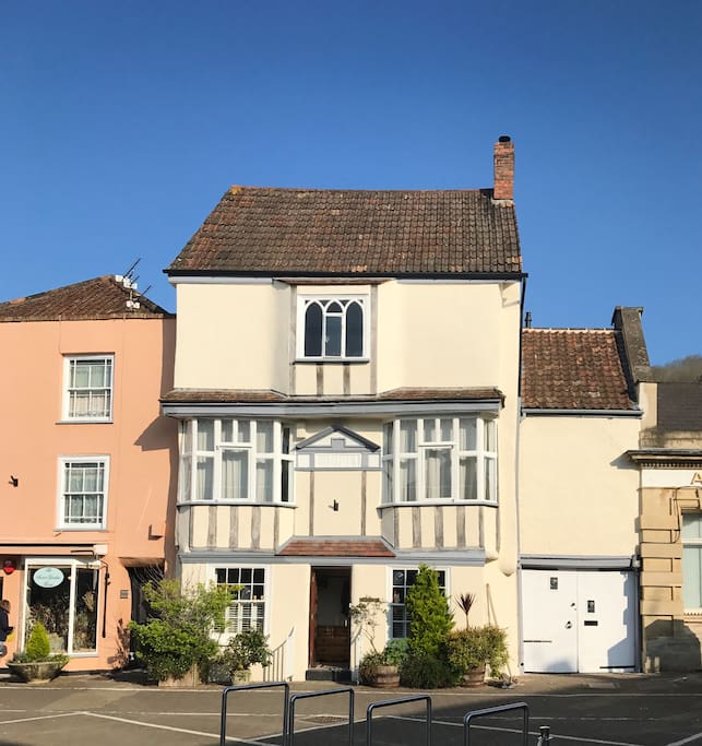 The Old Angel, Axbridge. Nr Cheddar Gorge. Bristol/Bath/Airport in easy reach.