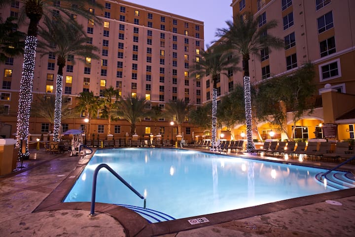 A LUXURY 3 BEDROOM SUITE in a Beautiful Resort!!