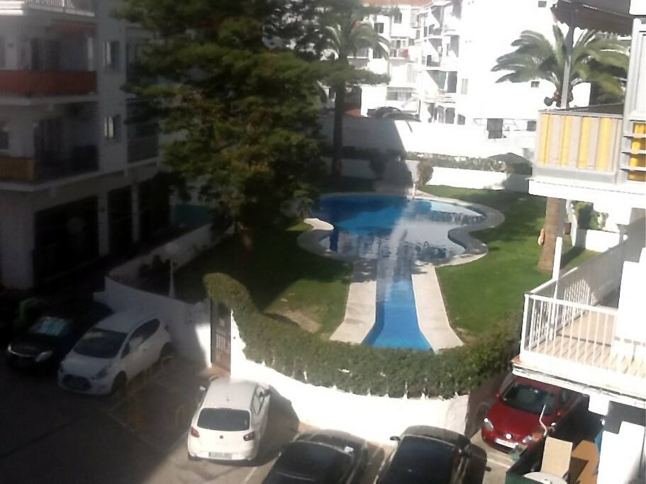 Piscina y aparcamiento/Swimming pool and carpark