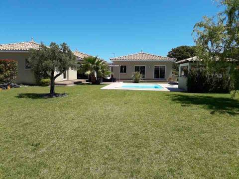 Quiet villa between vineyards and olive trees