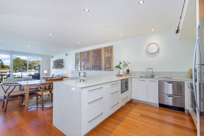 The Quarterdeck gallery image 5