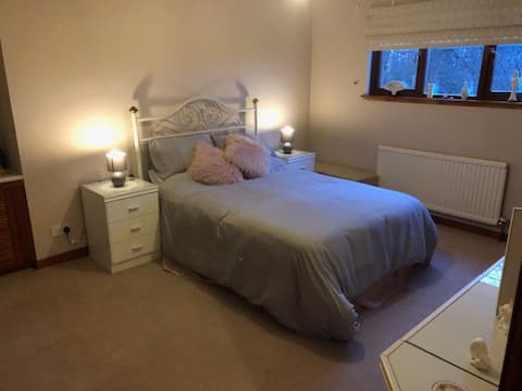 Large Bright Double Room w/en-suite