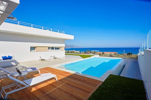 VILLA DARDA with swimming pool and 3 bedrooms