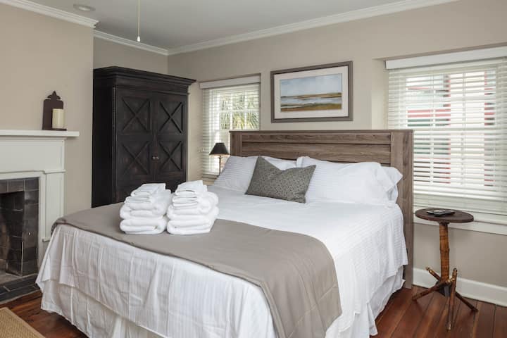 Second Floor King Bedroom.