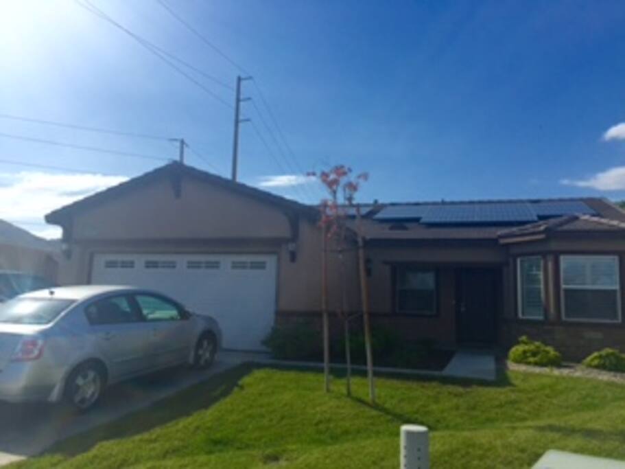 4 bedroom one story with surrounding California mountains