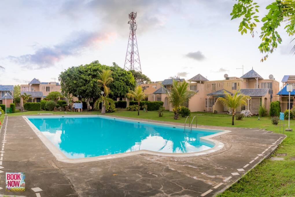 piscine commune et tennis