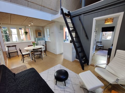 The little Atelier. Close to town, S-train and forest.