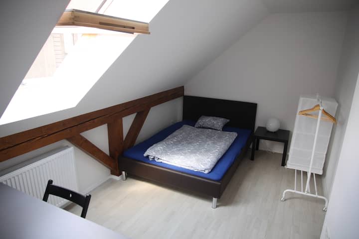 Habitación 1 con cama de 140x200 cm.
