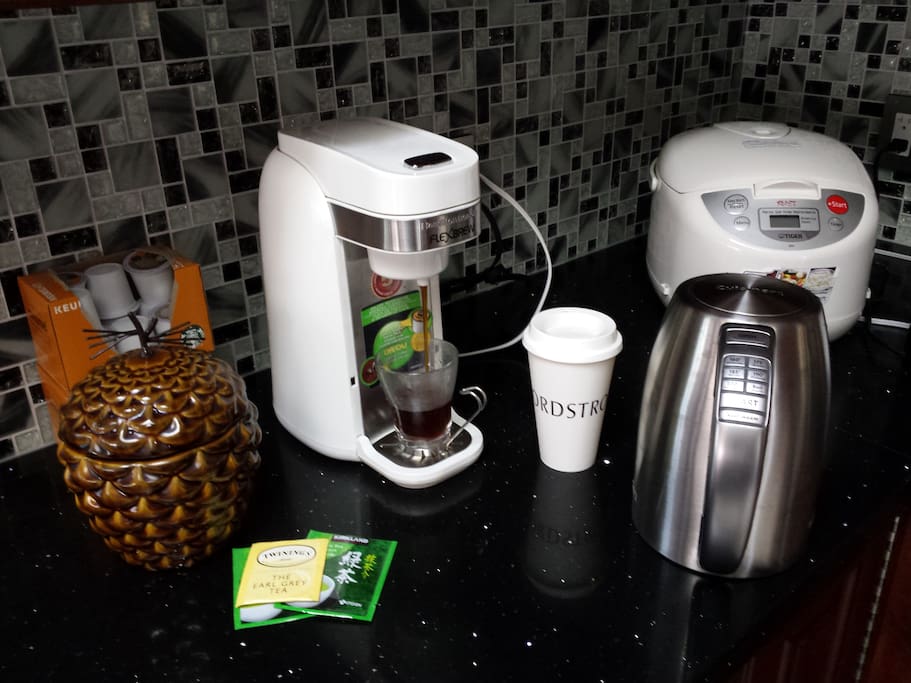K-cup machine also works with ground (in the jar)