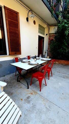 Boutique apartment with patio. Navigli experience gallery image 4