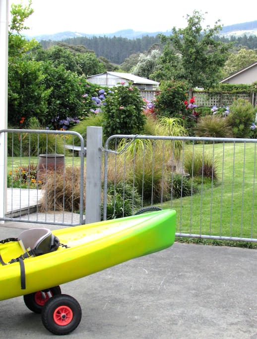 Tennis rackets, a fishing rod, a single canoe and a couple of bikes are all available for guests to use. But please note that the bikes are just for tootling around on and are used entirely at your own risk. Not intended for 'hard core' cyclists!
