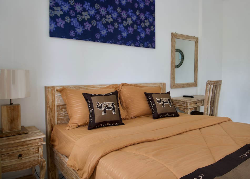 Comfortable double bed - AC, TV, private bathroom