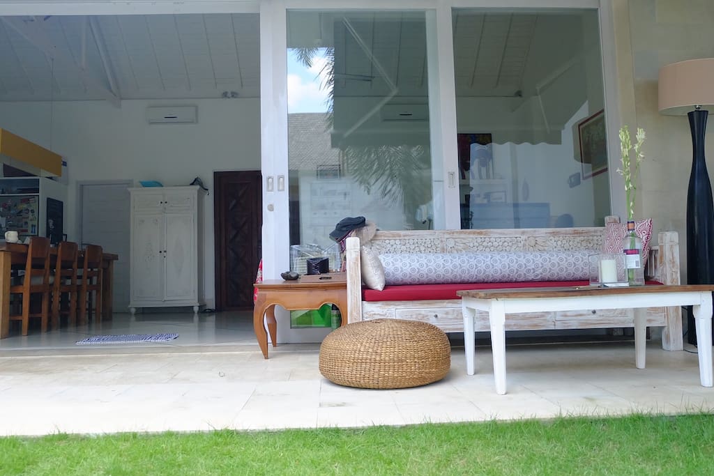 Communal Area. Coffee/Tea corner, enjoy the day bed in the afternoon.