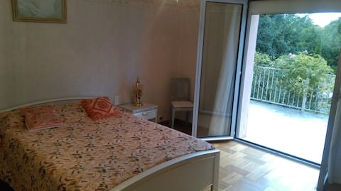 Bonita habitación Gimont/Petit Dej bajo petición : 7€