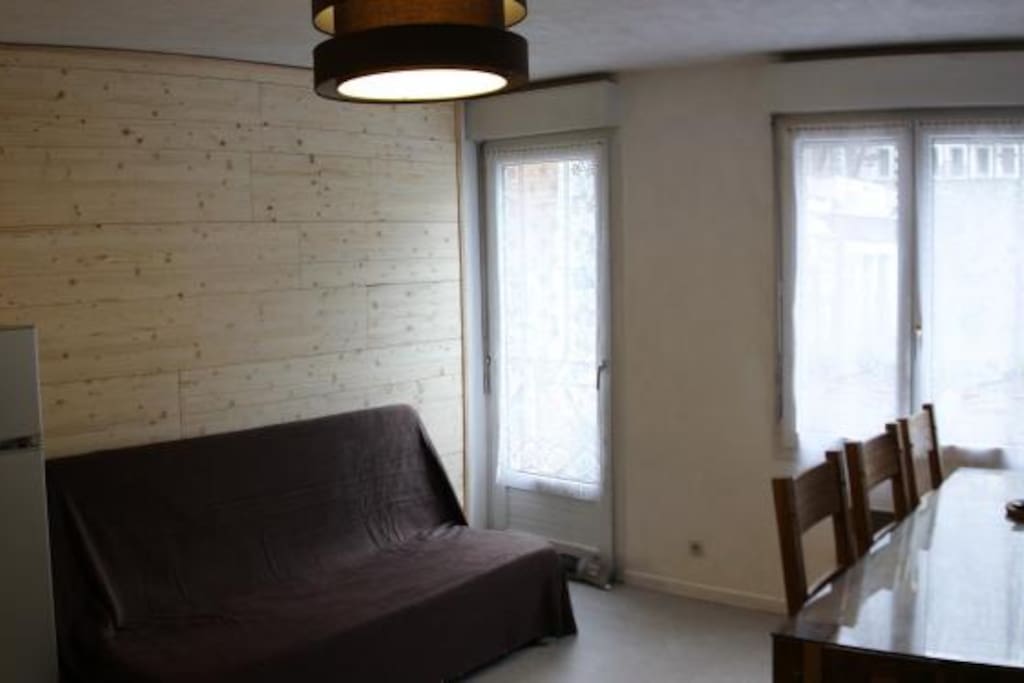 côté salon avec canapé lit