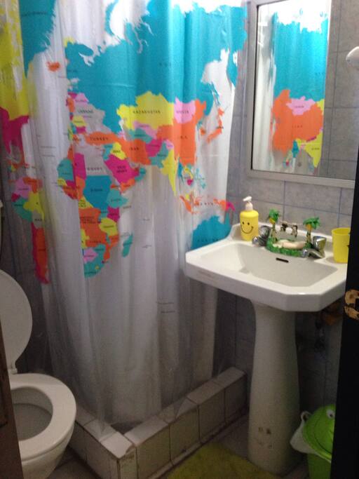 Baño privado dentro de la habitación de uso exclusivo de los huéspedes!