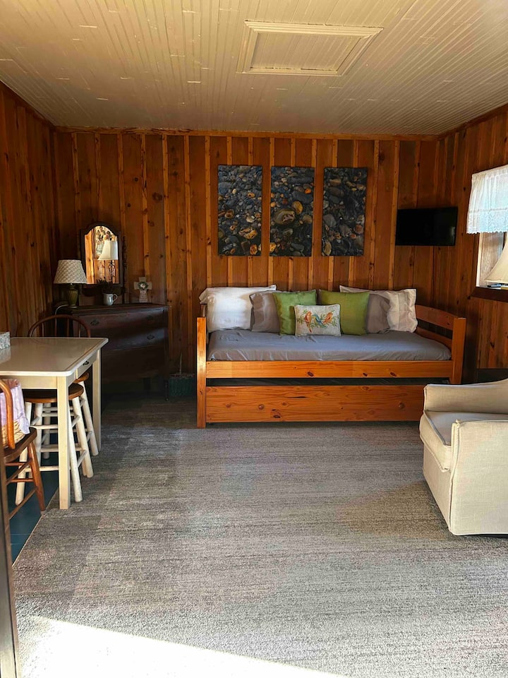 Shelldrake Village Cabin - Tahquamenon Falls State Park, Paradise