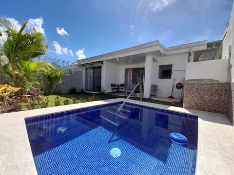 CASA ¨ ¨ PRIVATE HORSESHOE SWIMMING POOL