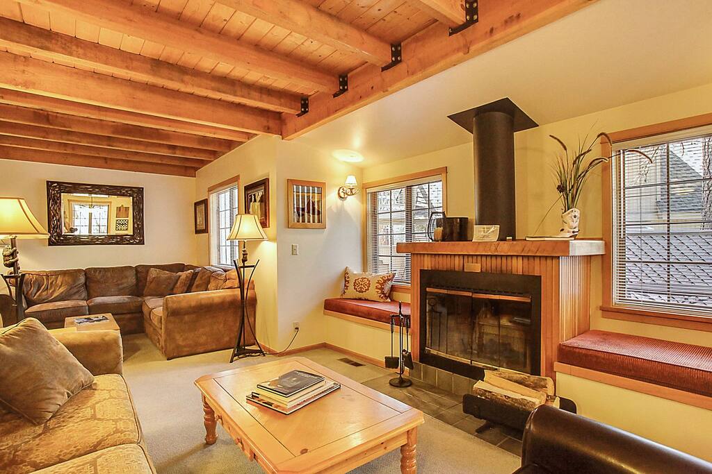 Couch,Furniture,Fireplace,Hearth,Indoors