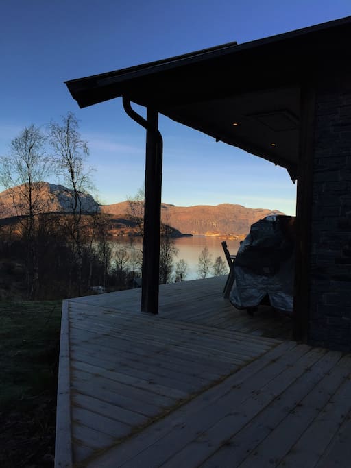 Front/left side of the cabin