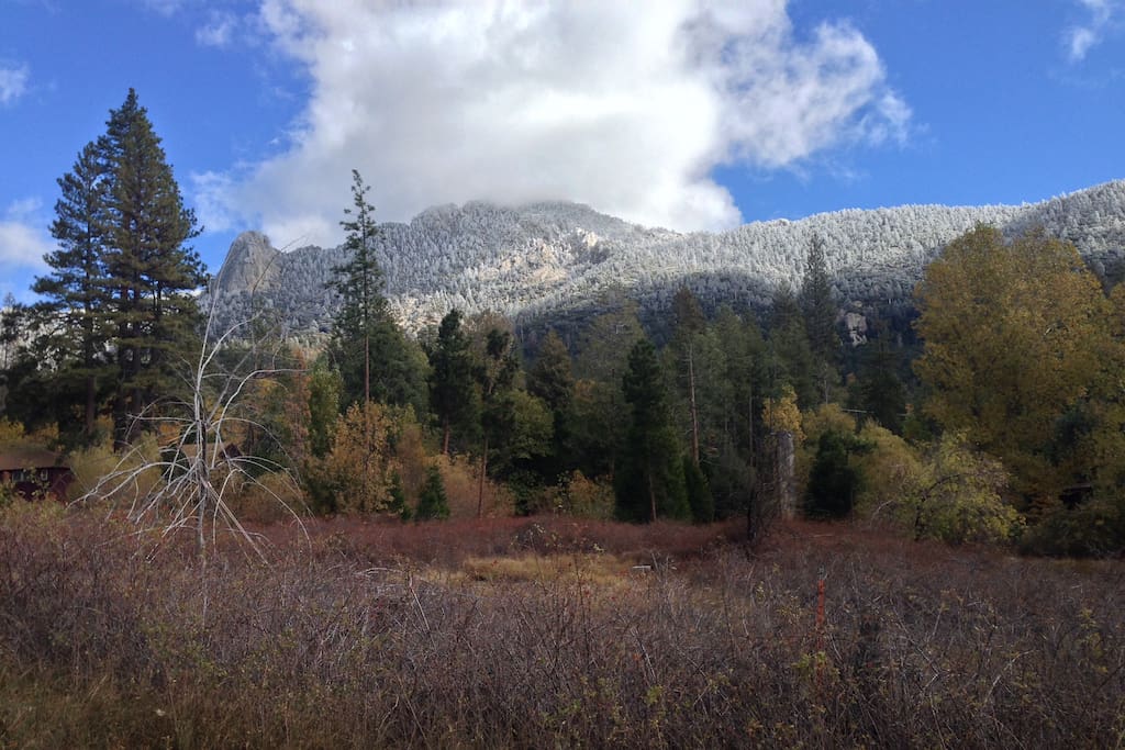 View of Taquitz Peak from a meadow on Taquitz Dr. A beautiful walk from Iris.
(January 2017)