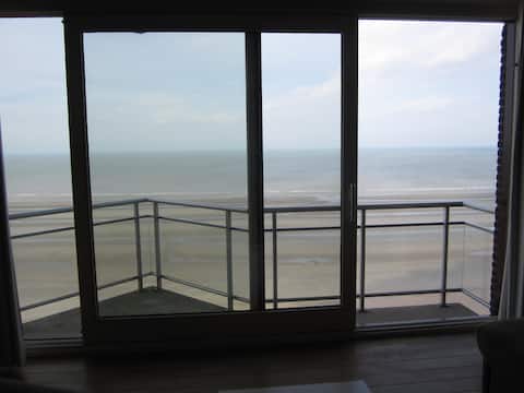 Appartement met terras en frontaal zeezicht