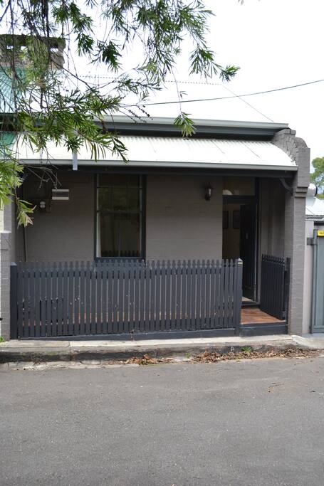 Semi-detached Sydney architectural history built early last century.
