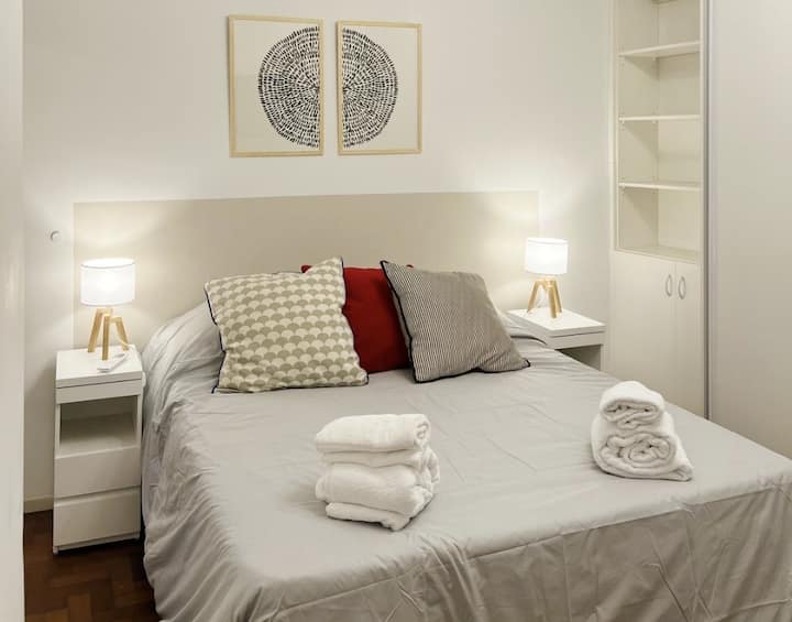 Cama Queen de 160. Matelas haute densité.