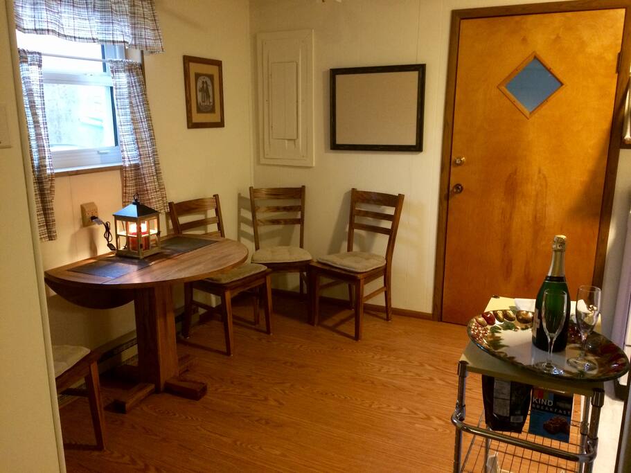 Eat-in kitchen