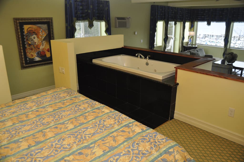 In-room jacuzzi tub.