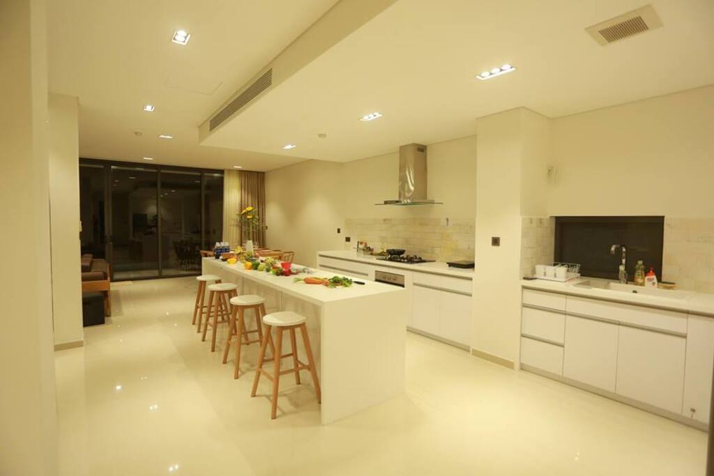 Enjoy time with friend and family in dining and kitchen area
