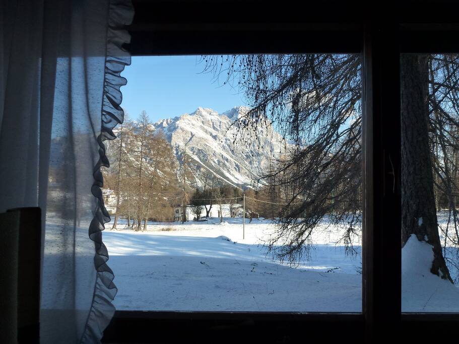 La vista dalla finestra del soggiorno.
