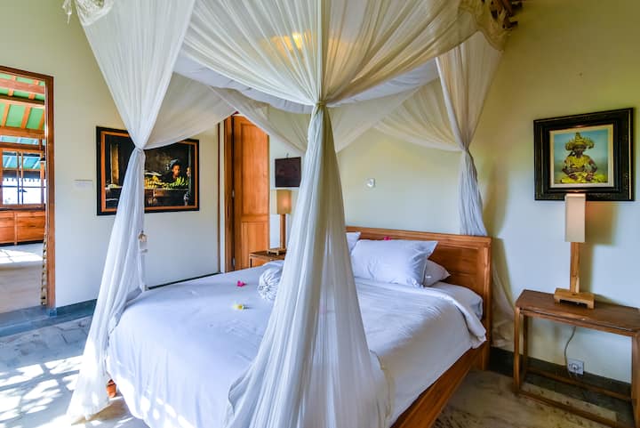 Bedroom 2, double bed