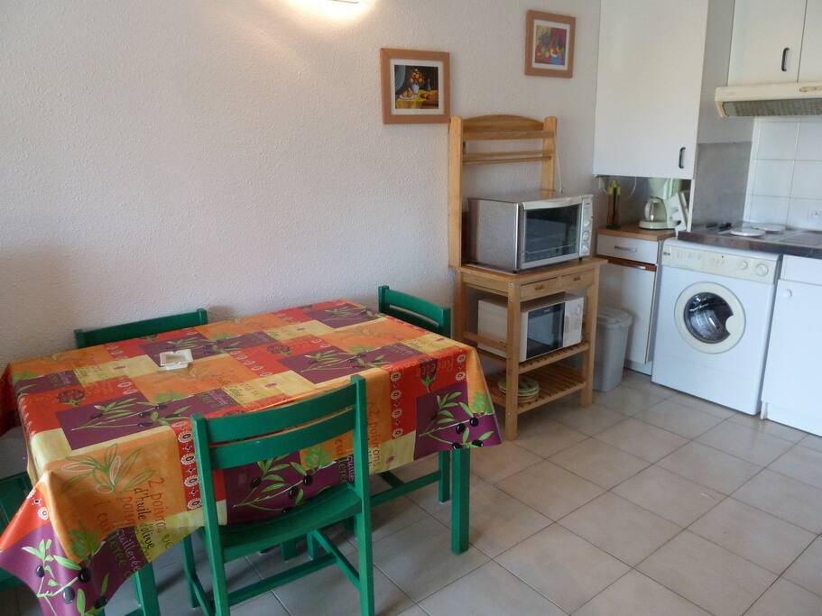 four , micro onde, lave linge