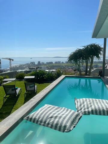 Luxurious Villa with Spectacular Sea Views gallery image 3