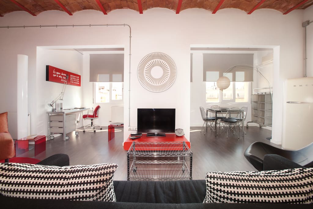 Spacious and bright living and dining room