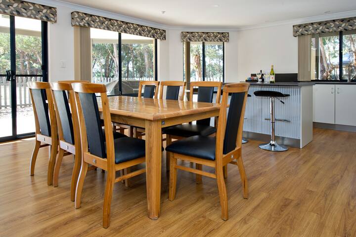 Margaret River Hideaway – Superior 3 Bedrooms gallery image 4