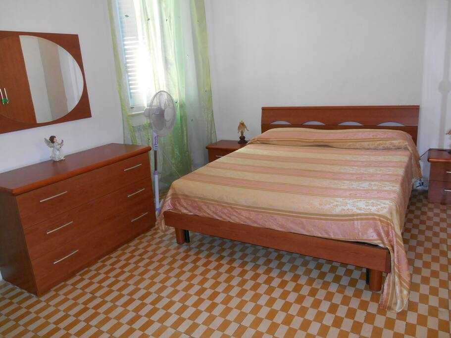 bedroom (1st floor)