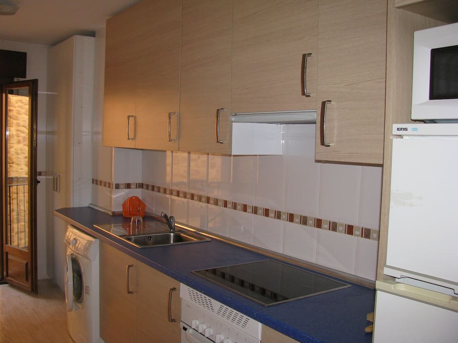 Cocina completamente equipada, Horno, Combi, Lavadora, Microondas y pequeños electrodomésticos