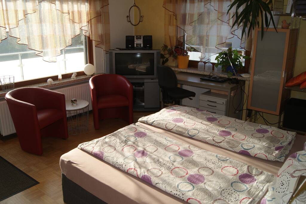 Schlafzimmer 1