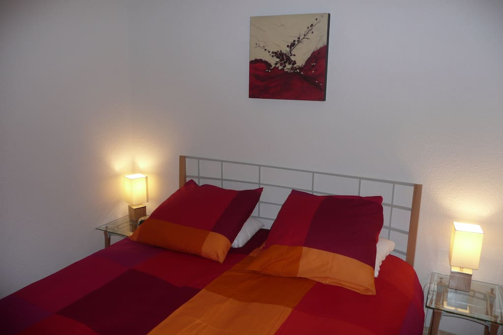2 chambres avec lit double.