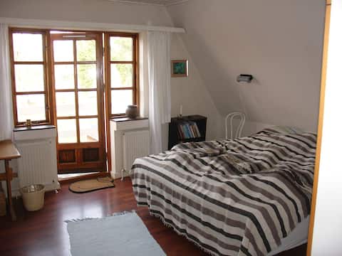 Large two-person room near the train station