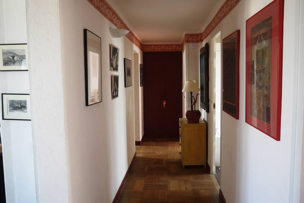 Le couloir en entrant dans l'appartement