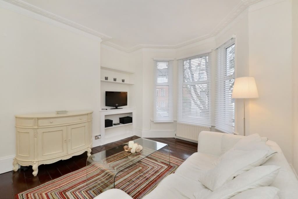 bright sitting room with wifi and TV