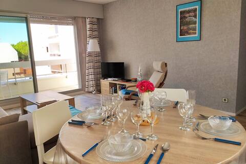 Top performing Airbnb: Very nice apartment with all comforts in the city center. in Royan