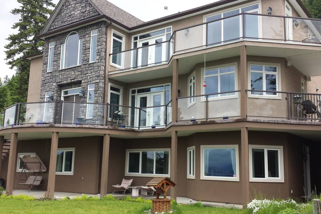 3-level executive home