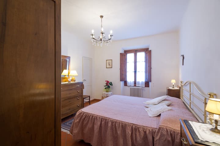 ห้องนอนคู่ห้องที่สองอาจเปลี่ยนเป็นห้องนอนคู่ที่มีเตียง 2 เตียงตามคำขอ ห้องนอนคู่ห้องที่สองสามารถเป็นเตียงคู่ตามคำขอพร้อมเตียงเดี่ยวสองหลัง